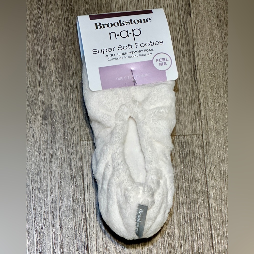 Brookstone NAP Slippers Super Soft Footies Ultra Plush Memory Foam White NWT